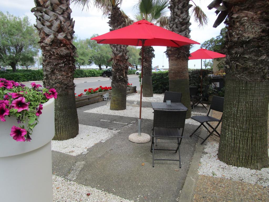 Hotel Azur Bord De Mer ラ・グランド・モット エクステリア 写真