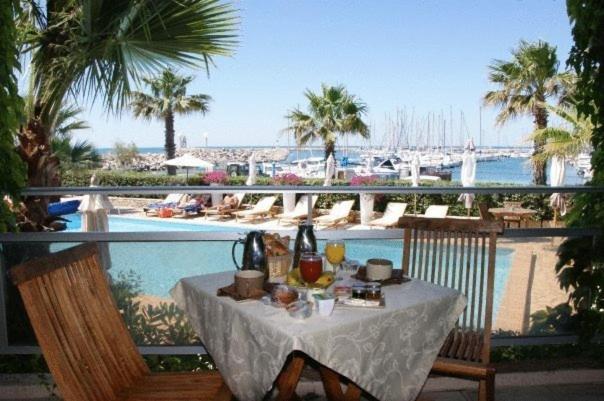 Hotel Azur Bord De Mer ラ・グランド・モット エクステリア 写真